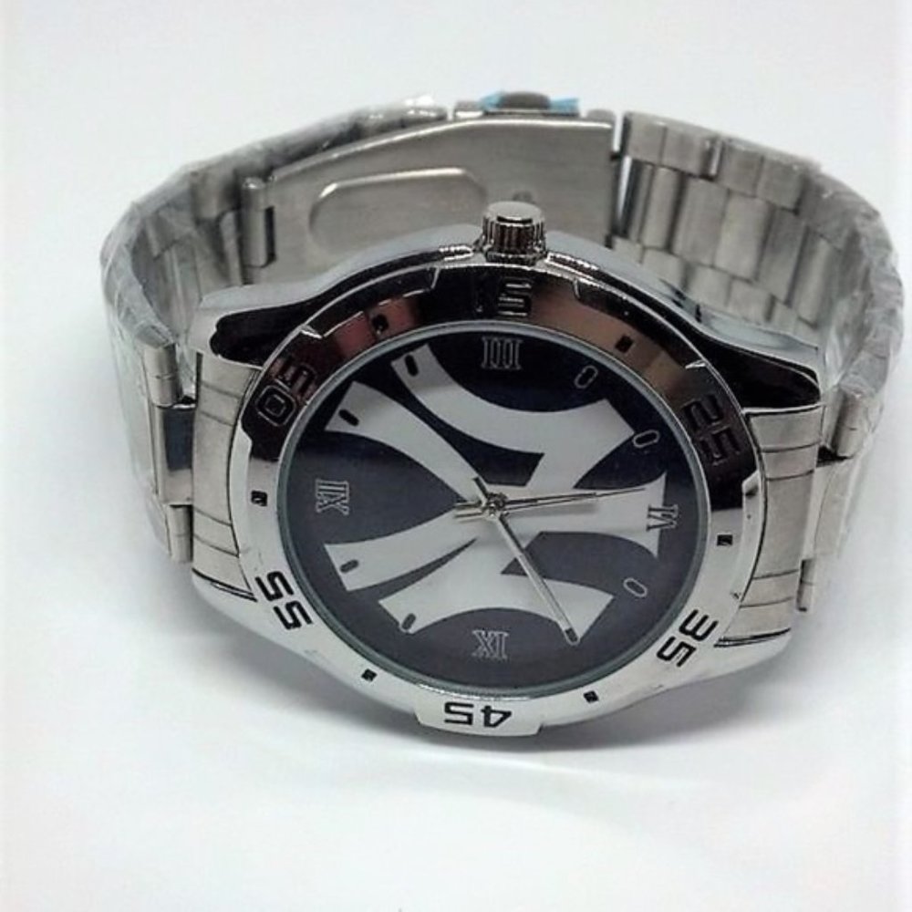 New York Yankees Fashion Watch - Picture 4 of 5